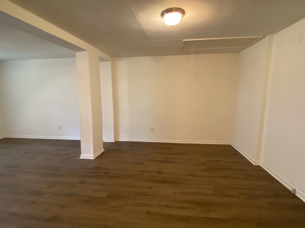 2 bd 1 ba 700 Sq Ft  Available Now