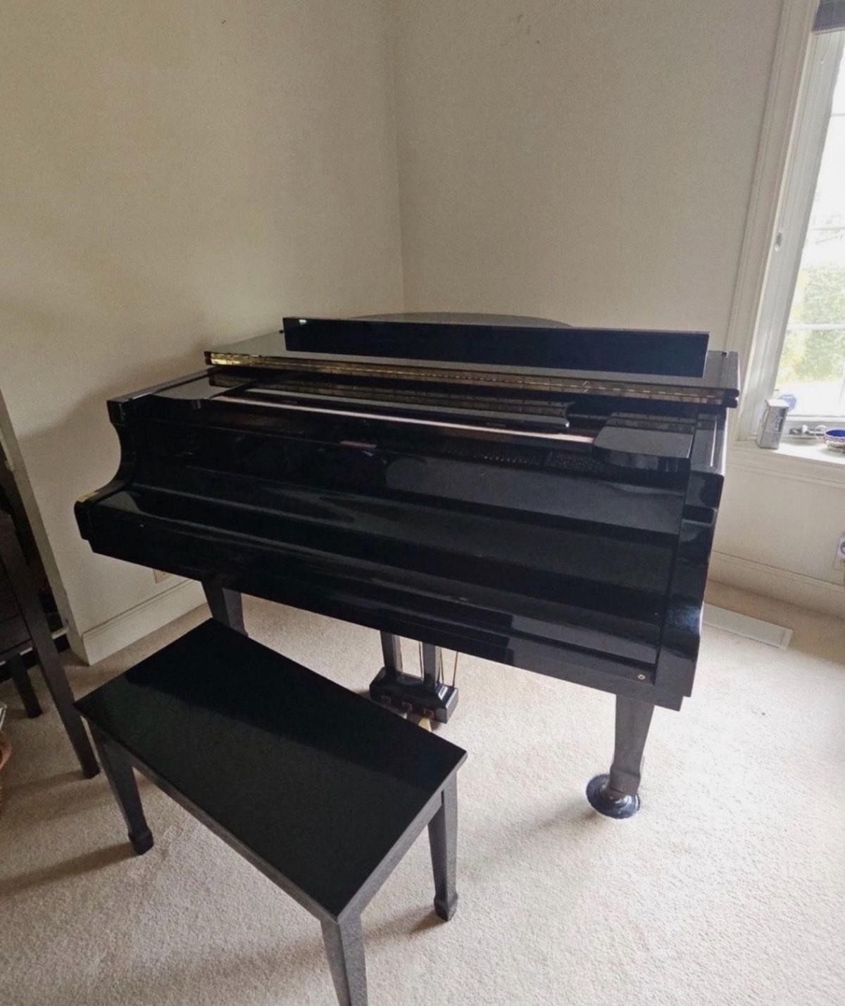 Young Chang G157 Satin Ebony Polish BabyGrand Piano 52 - Alicia, Arkansas - Mi Mercado